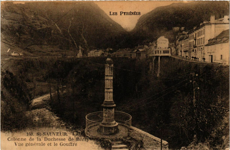 Carte postale ancienne Saint-Sauveur - Colonne de la Duchesse de Berry le Gouffre