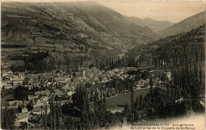 Carte postale ancienne Luz - Vue générale de Luz prise de la Chapelle de Solferino à Ris