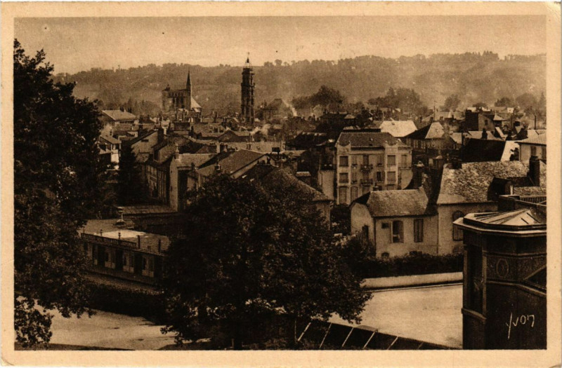 Carte postale ancienne Bagneres-de-Bigorre - Vue générale prise des Jardins du Casino à Bagnères-de-Bigorre