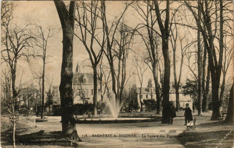 Carte postale ancienne Bagneres-de-Bigorre - Le Square des Vigneux à Bagnères-de-Bigorre