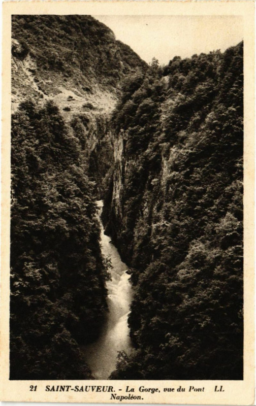 Carte postale ancienne Saint-Sauveur - La Gorge vue du Pont Napoleon