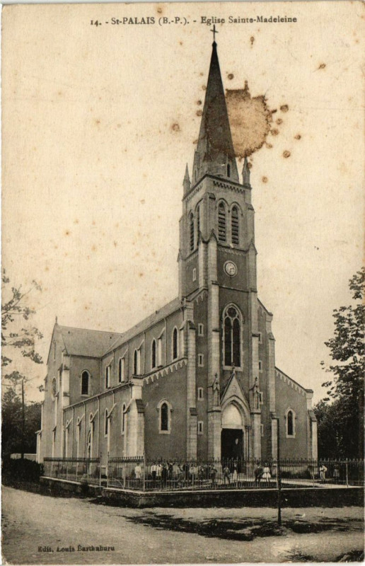 Carte postale ancienne Saint-Palais - Eglise Sainte-Madeleine