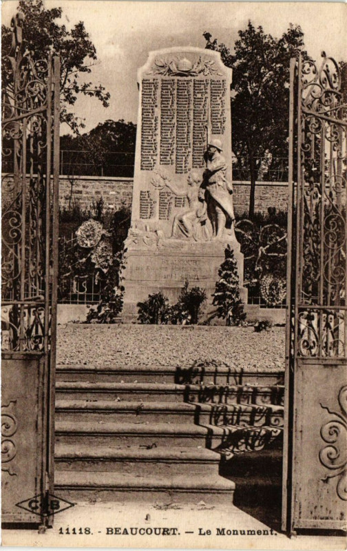 Carte postale ancienne Beaucourt - Le Monument