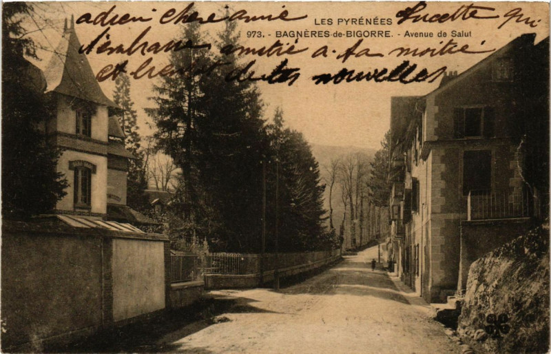 Carte postale ancienne Bagneres-de-Bigorre - Avenue de Salut à Bagnères-de-Bigorre