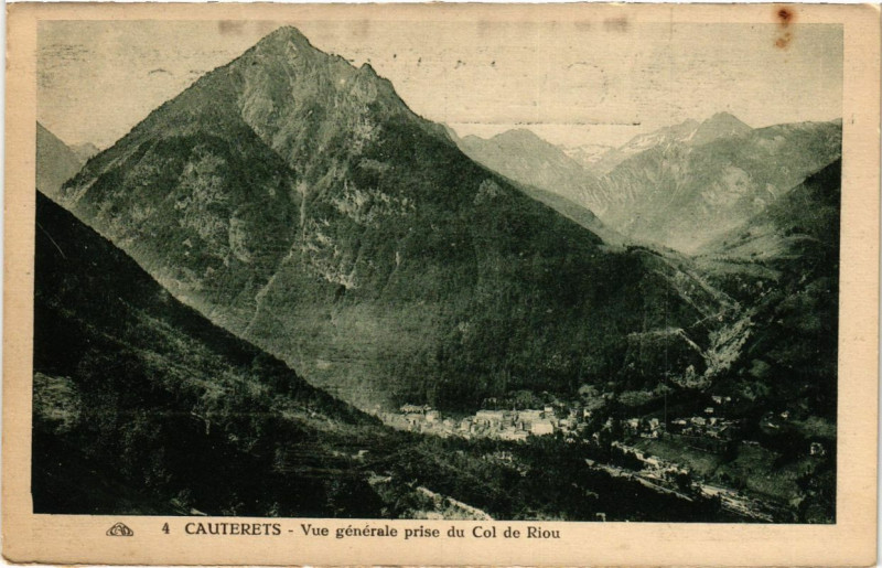Carte postale ancienne Cauterets - Vue générale prise du Col de Riou à Cauterets
