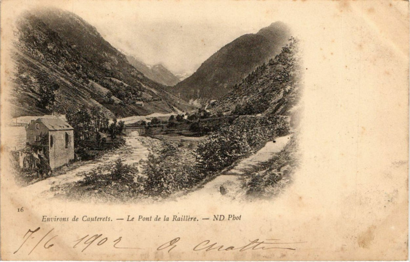 Carte postale ancienne Cauterets - Le Pont de la RAIllere à Cauterets