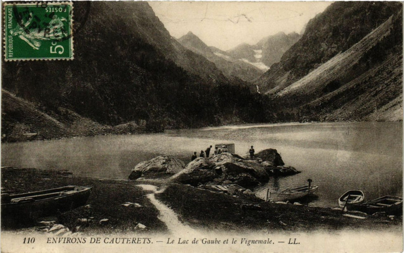 Carte postale ancienne Cauterets - Le Lac de Gaube et le Vignemale à Cauterets