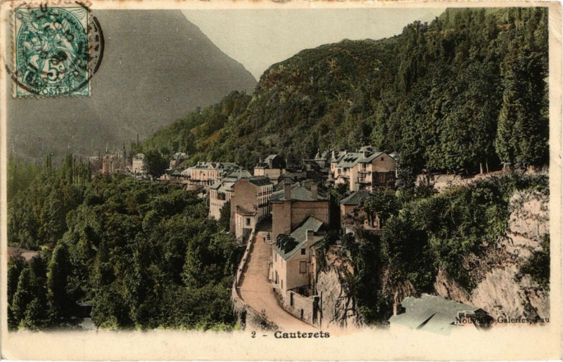 Carte postale ancienne Cauterets - La Ville à Cauterets