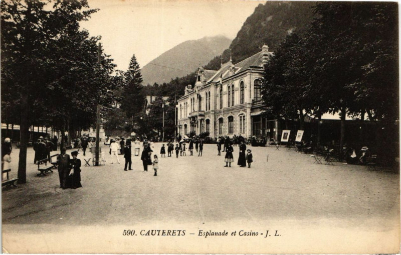 Carte postale ancienne Cauterets - Esplanade et Casino à Cauterets