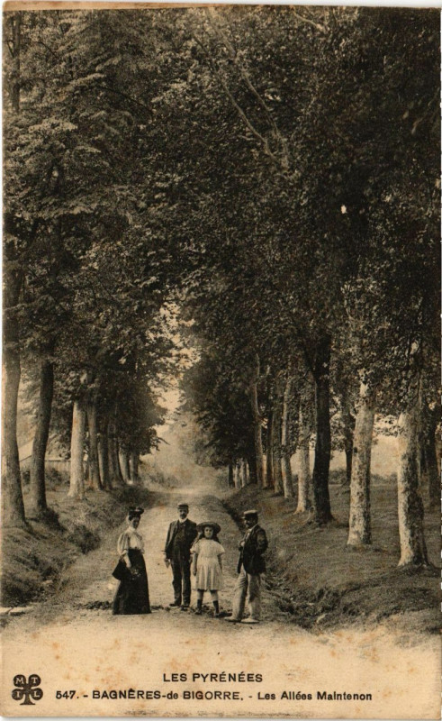 Carte postale ancienne Bagneres-de-Bigorre - Les Allées Maintenon à Bagnères-de-Bigorre