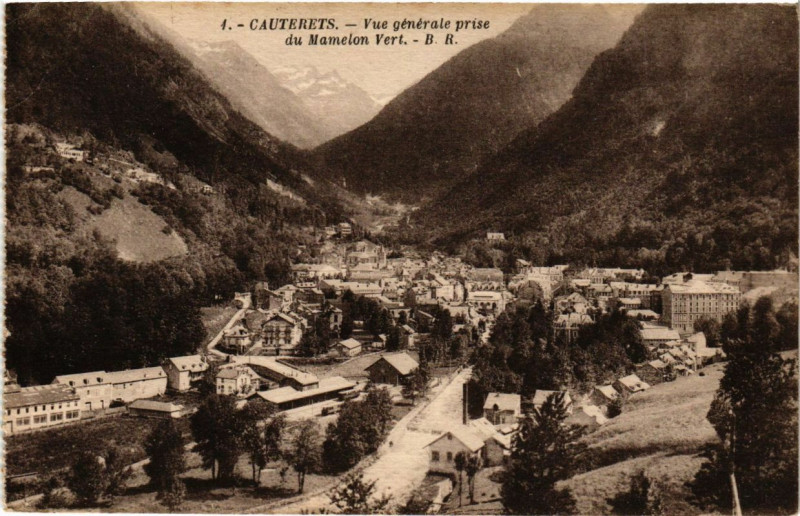Carte postale ancienne Cauterets - Vue générale prise du Mamelon Vert à Cauterets