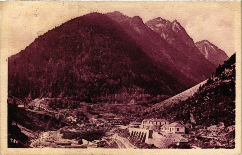 Carte postale ancienne Cauterets - Vue d'Ensemble de la RAIllere Le Houmigas à Cauterets