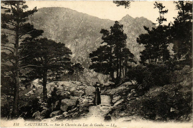 Carte postale ancienne Cauterets-sur-le Chemin du Lac de Gaube à Cauterets