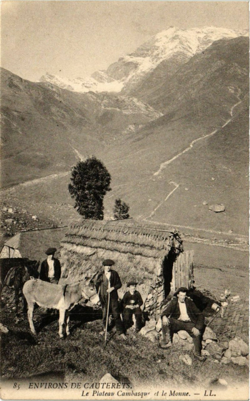 Carte postale ancienne Cauterets - Le Plateau Cambasque et le Monne à Cauterets