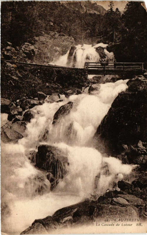 Carte postale ancienne Cauterets - La Cascade de Lutour à Cauterets