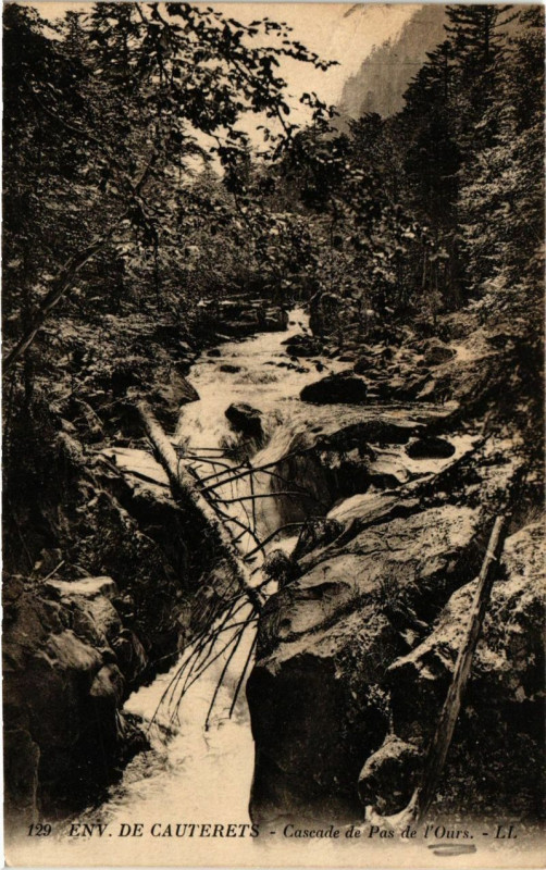 Carte postale ancienne Cauterets - Cascade de Pas de l'Ours à Cauterets