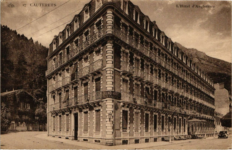 Carte postale ancienne Route de Pierrefitte a Cauterets - L'Hotel d'ANGLETerre à Cauterets