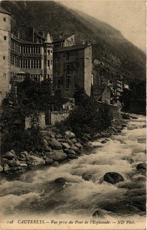 Carte postale ancienne Cauterets - Vue prise du Pont de l'Esplanade à Cauterets