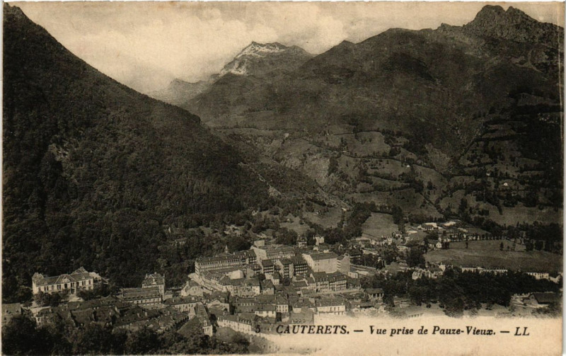Carte postale ancienne Cauterets - Vue Prise de Pauze Vieux à Cauterets