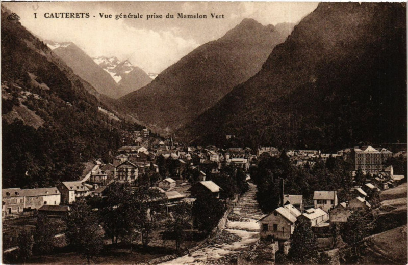 Carte postale ancienne Cauterets - Vue générale prise du Mamelon Vert à Cauterets