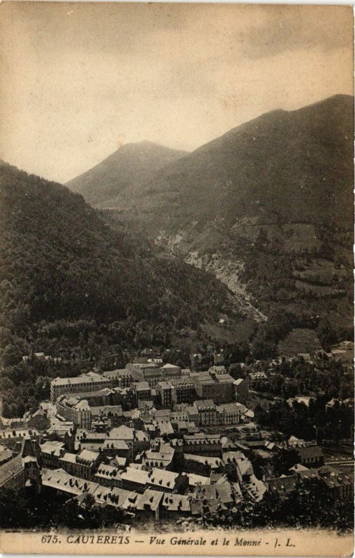 Carte postale ancienne Cauterets - Vue générale et le Monne à Cauterets