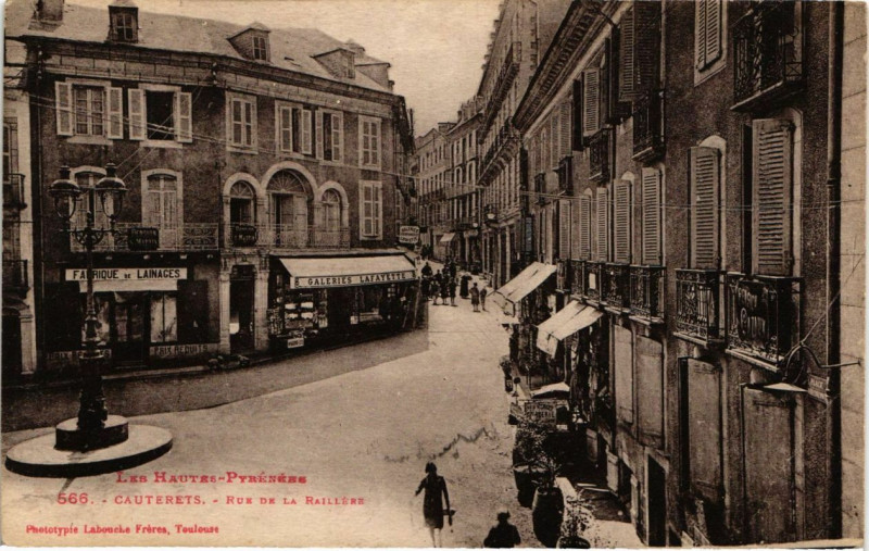 Carte postale ancienne Cauterets - Rue de la RAIllere à Cauterets
