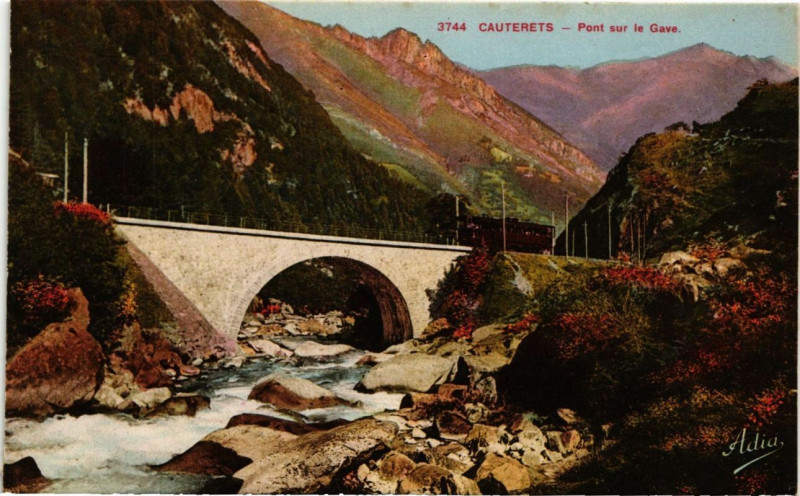 Carte postale ancienne Cauterets - Pont sur le Gave à Cauterets