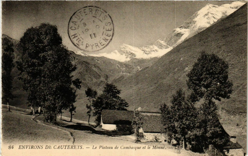 Carte postale ancienne Cauterets - Le Plateau de Cambasque et le Monne à Cauterets