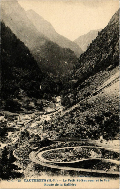 Carte postale ancienne Cauterets - Le Petit Saint-Sauveur et le Pre Route de la RAIllere à Cauterets