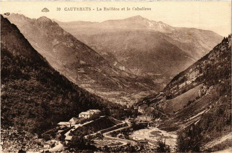 Carte postale ancienne Cauterets - La RAIllere et le Cabaliros à Cauterets