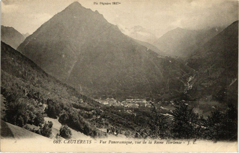 Carte postale ancienne Cauterets - Vue panoramique vue de la Reine Hortense à Cauterets