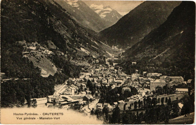 Carte postale ancienne Cauterets - Vue générale Mamelon-Vert à Cauterets