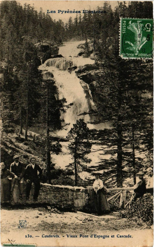 Carte postale ancienne Cauterets - Vieux Pont d'Espagne et Cascade à Cauterets