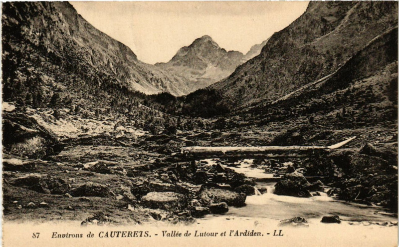 Carte postale ancienne Cauterets - Vallée de Lutour et l'Ardiden à Cauterets