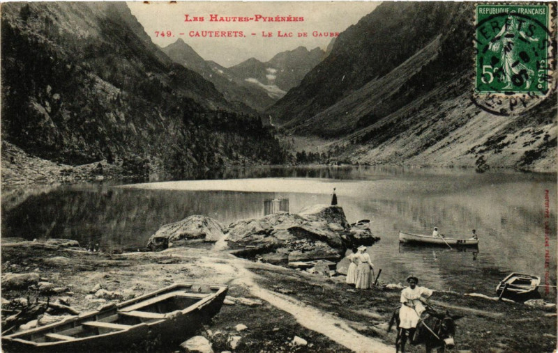 Carte postale ancienne Cauterets - Le Lac de Gaube à Cauterets