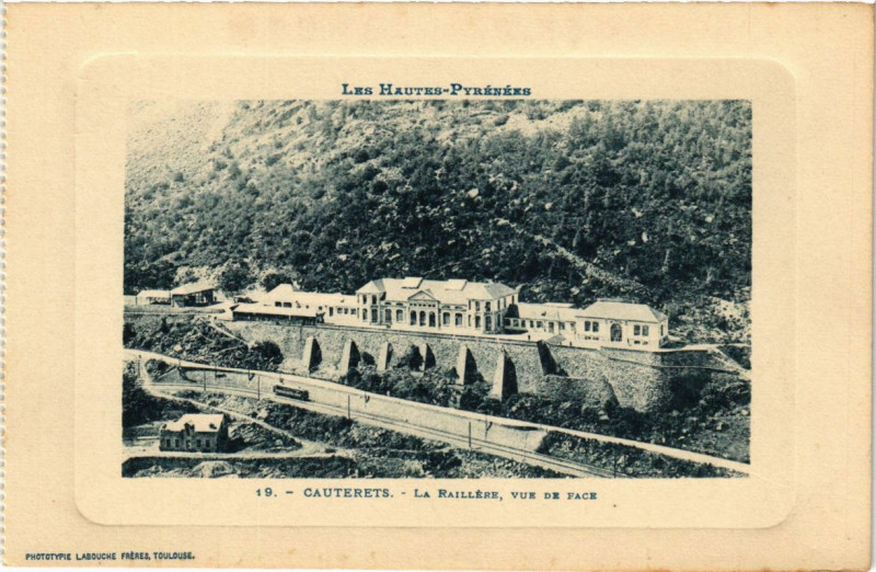 Carte postale ancienne Cauterets - La RAIllere vue de Face à Cauterets