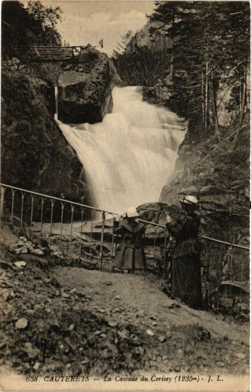 Carte postale ancienne Cauterets - La Cascade du Cerisey à Cauterets