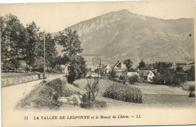 Carte postale ancienne La Vallée de Lesponne et le Massif de Lheris à Ris