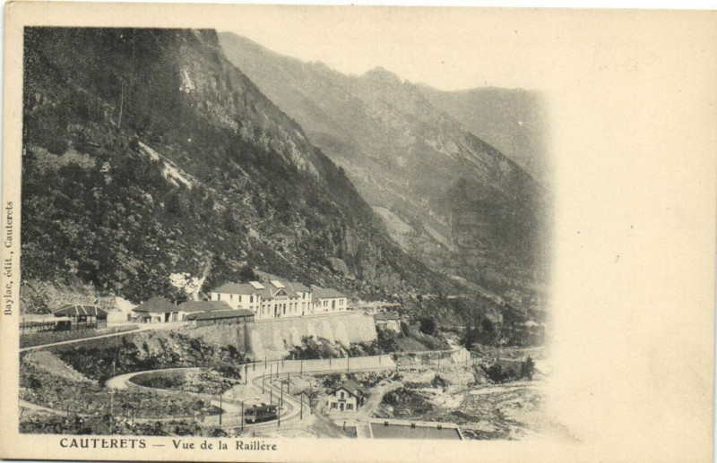 Carte postale ancienne Cauterets - Vue de la RAIllere à Cauterets