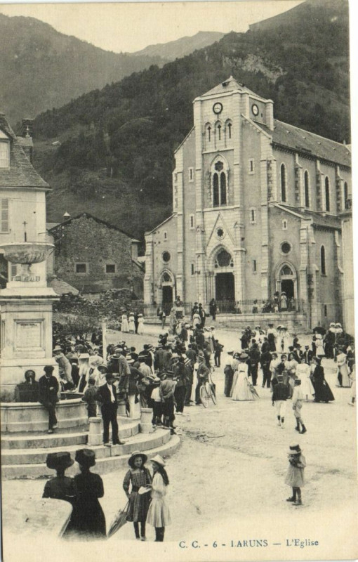 Carte postale ancienne Larues - L'Eglise
