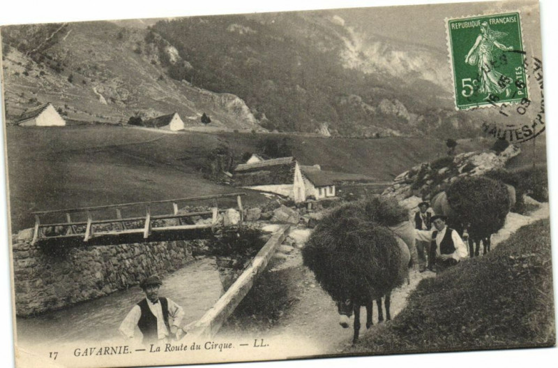 Carte postale ancienne Gavernie La Route de Cirque
