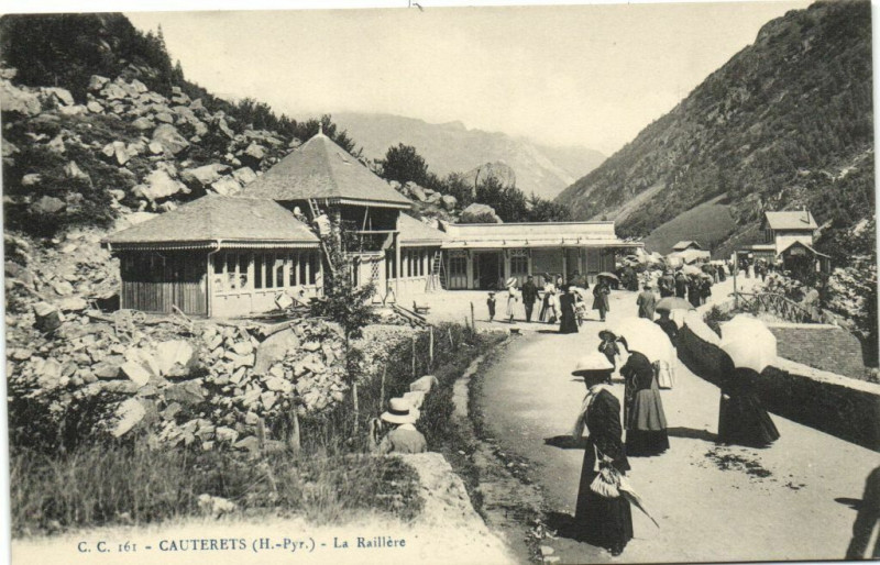 Carte postale ancienne Cauterets (H.-Pyr) - La RAIllere à Cauterets