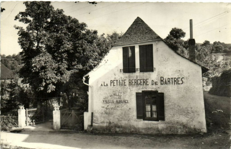 Carte postale ancienne Bartres Au Relai de la Vieille AUBErge Pension de à Bartrès
