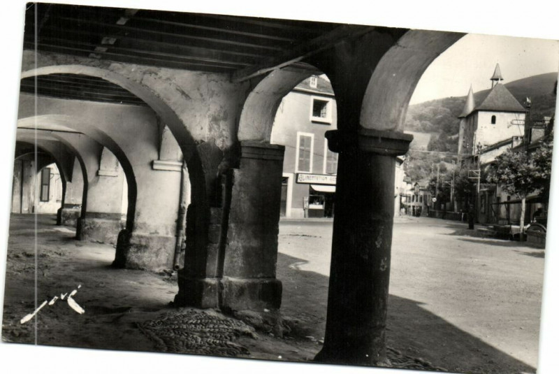 Carte postale ancienne Toute in France - S.Pe-de-Bigorre Les Arcades de la
