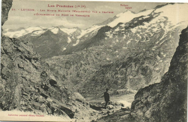 Carte postale ancienne Les Pyrenées Luchon - Le Monte Maudits (Maladetta) vus A Travers à Luc