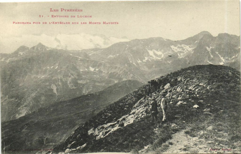 Carte postale ancienne Les Pyrenées Env. de Luchon Panorama pris de L'Entegade à Luc
