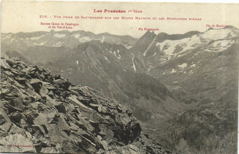 Carte postale ancienne Les Pyrenées Vue prise de Sauvegarde sur les Monte et les à Mont
