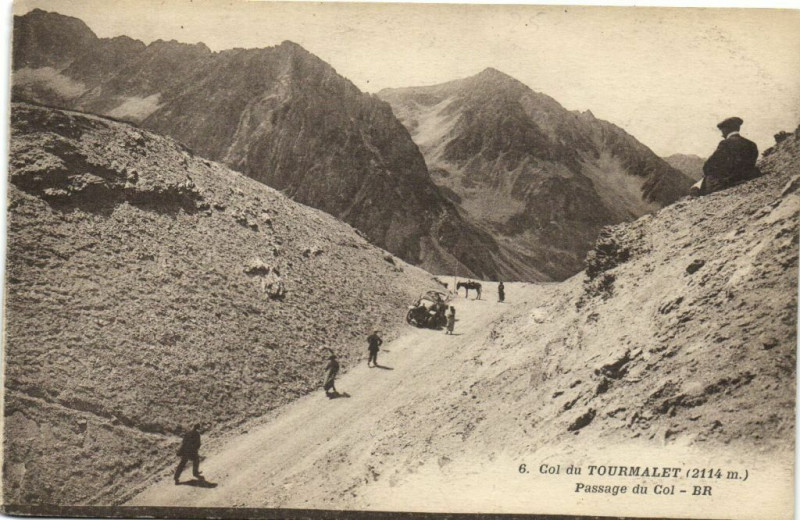 Carte postale ancienne Col du Tourmalet - Passage du Col