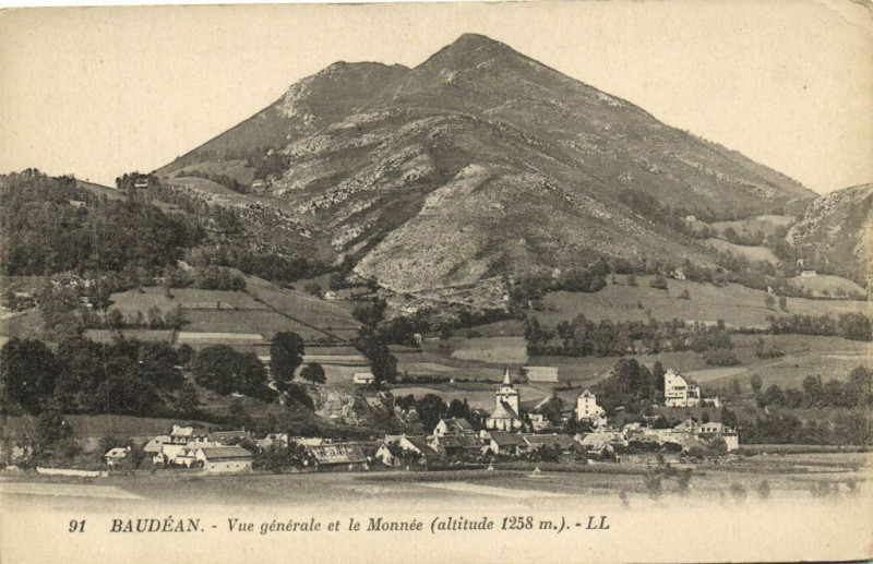 Carte postale ancienne Baudean - Vue générale et le Monnée