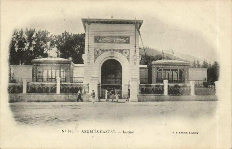 Carte postale ancienne Argeles - Gazost - Institut à Gazost
